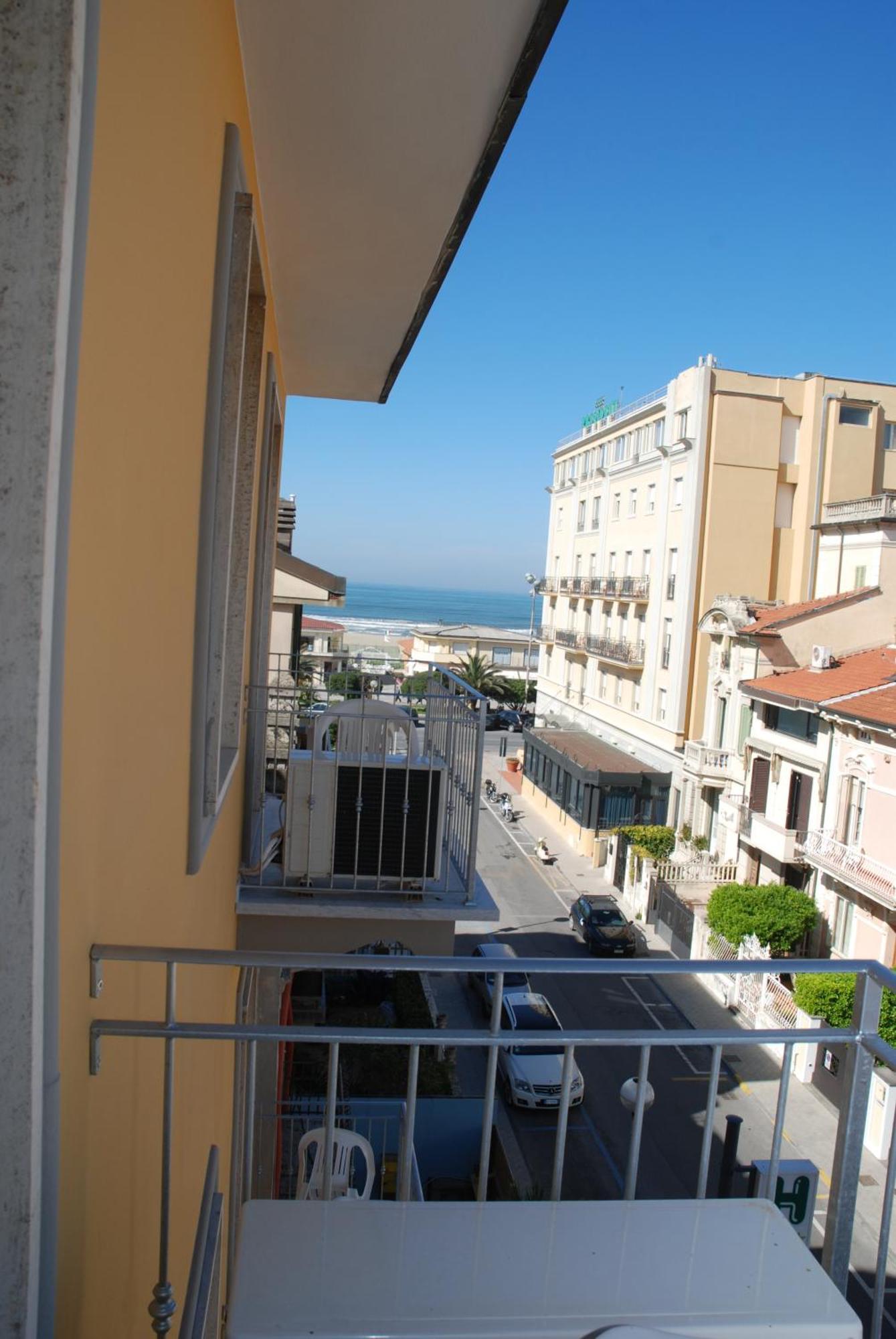 Hotel Caribe Viareggio Exterior foto